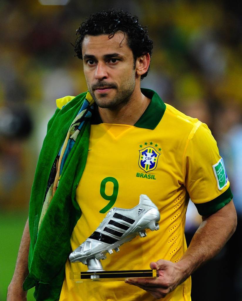 Fred holding the Silver Boot trophy at the 2013 FIFA Confederations Cup.