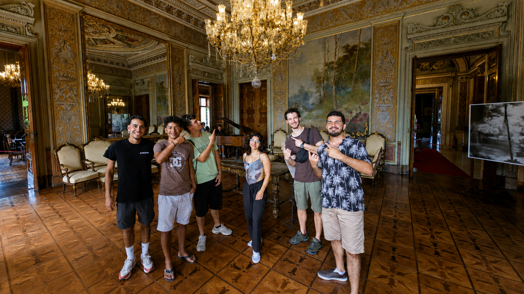 Students at Catete's Palace